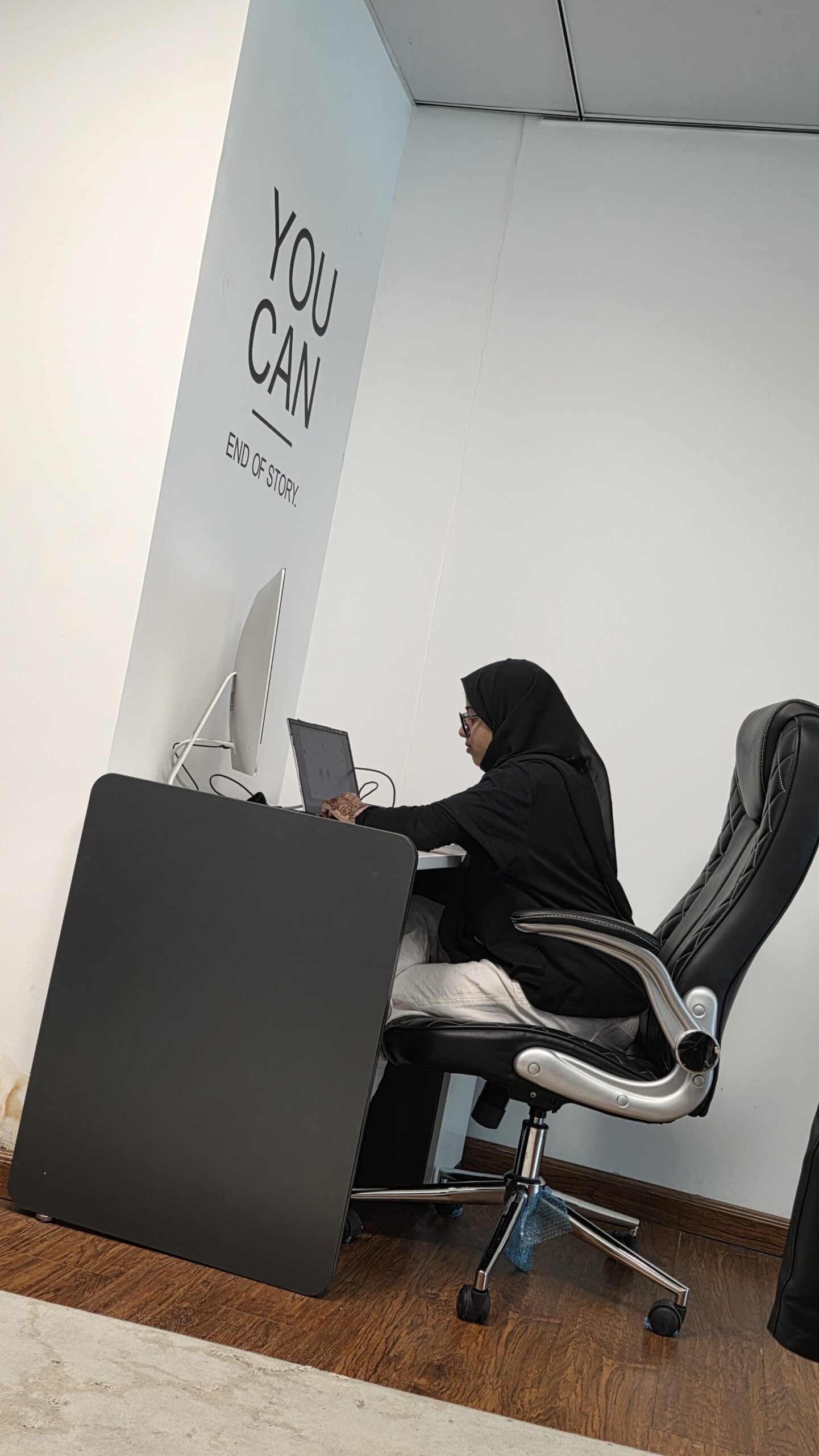 Dubai office workstation